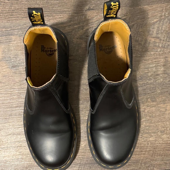 Doc Marten's 2976 Chelsea Boot - Size 8 Women's - Picture 4 of 10